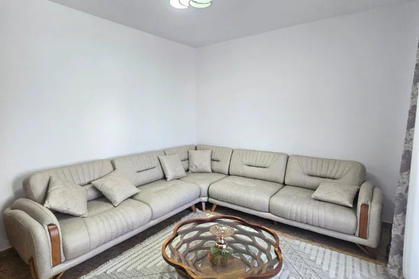 Shtepi me qera Apartament ne Durres, 2+1, Mobilimi E mobiluar, Pagesa 450  Euro.