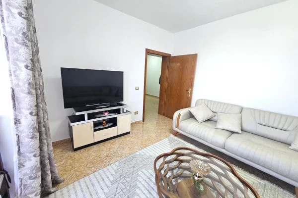 Shtepi me qera Apartament ne Durres, 2+1, Mobilimi E mobiluar, Pagesa 450  Euro.