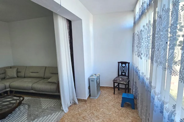 Shtepi me qera Apartament ne Durres, 2+1, Mobilimi E mobiluar, Pagesa 450  Euro.
