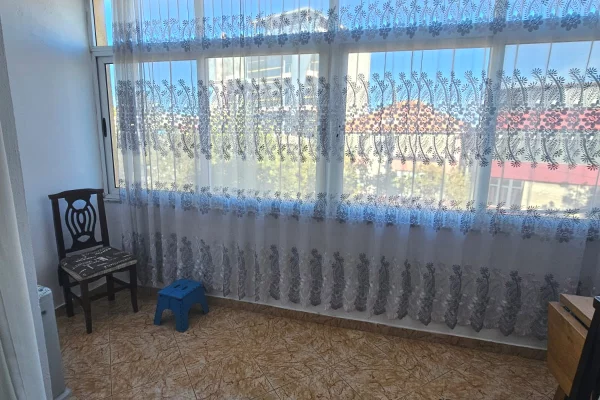 Shtepi me qera Apartament ne Durres, 2+1, Mobilimi E mobiluar, Pagesa 450  Euro.