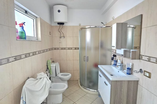 Shtepi me qera Apartament ne Durres, 2+1, Mobilimi E mobiluar, Pagesa 450  Euro.