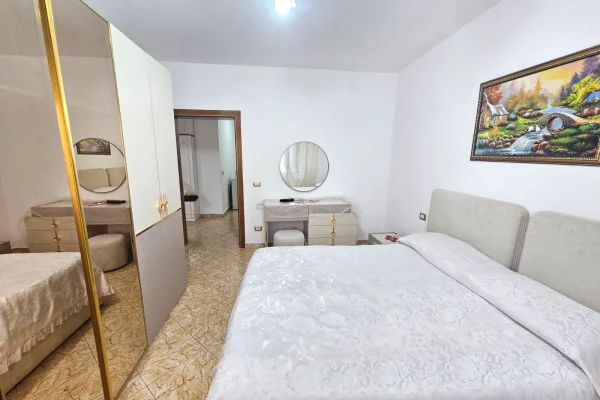 Shtepi me qera Apartament ne Durres, 2+1, Mobilimi E mobiluar, Pagesa 450  Euro.