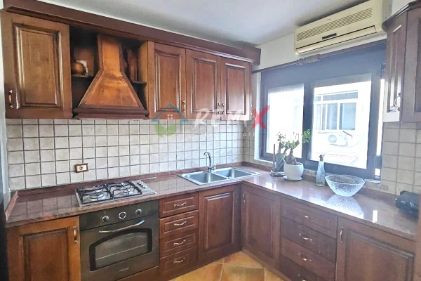 Shtepi me qera Apartament ne Durres, 3+1, Mobilimi E mobiluar, Pagesa 400  Euro.