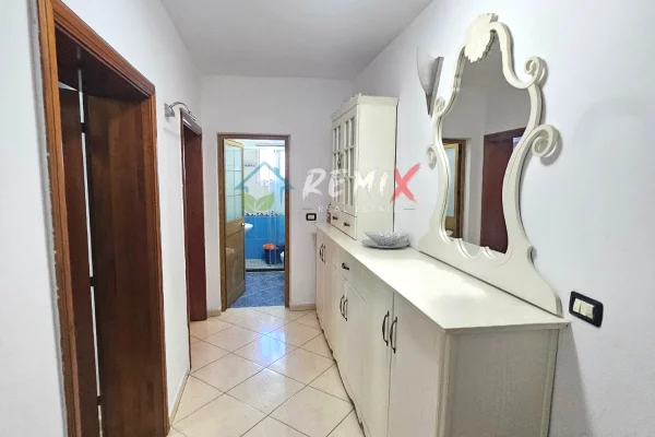 Shtepi me qera Apartament ne Durres, 3+1, Mobilimi E mobiluar, Pagesa 400  Euro.