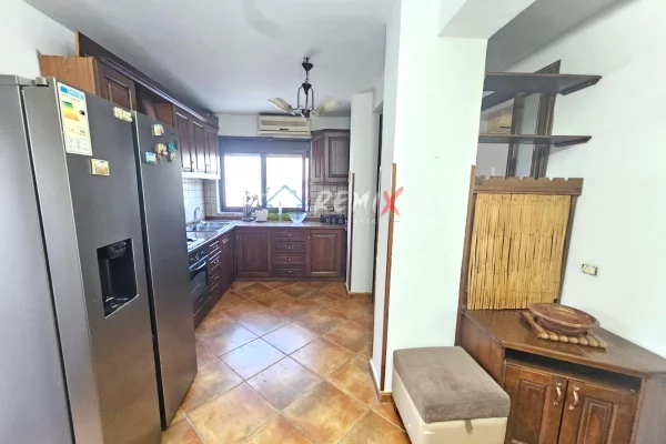 Shtepi me qera Apartament ne Durres, 3+1, Mobilimi E mobiluar, Pagesa 400  Euro.