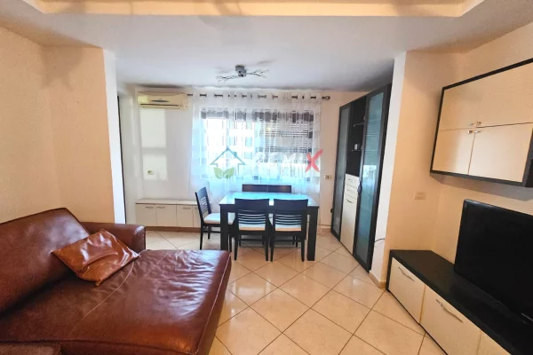 Shtepi me qera Apartament ne Durres, 3+1, Mobilimi E mobiluar, Pagesa 400  Euro.