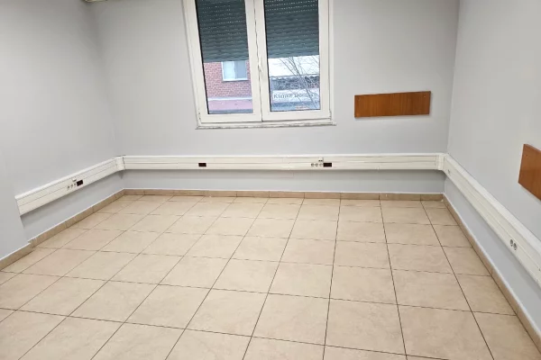 🏢 JEPET ME QIRA AMBIENT ZYRE 📍 Rruga e Kavajes, Tirane