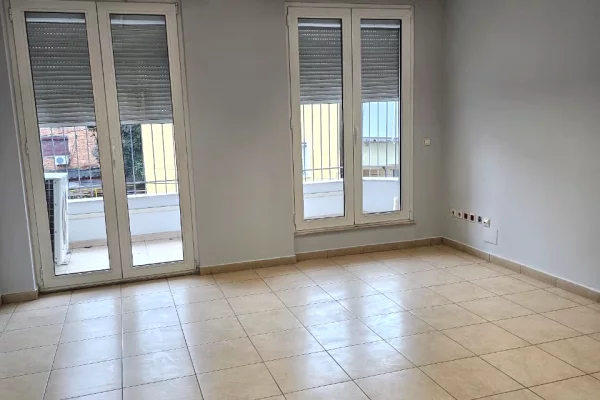 🏢 JEPET ME QIRA AMBIENT ZYRE 📍 Rruga e Kavajes, Tirane