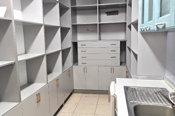 🏢 JEPET ME QIRA AMBIENT ZYRE 📍 Rruga e Kavajes, Tirane