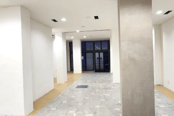 Jepet me qira ambient biznesi ne Qender, 150 m2,