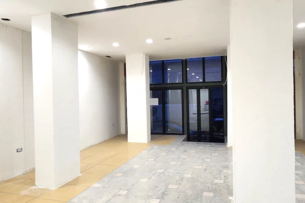 Jepet me qira ambient biznesi ne Qender, 150 m2,