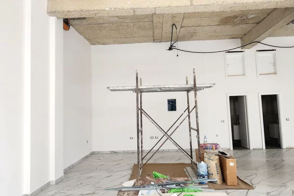 Ambient biznesi me qera 3+1 ne Tirane - 150,000 Leke