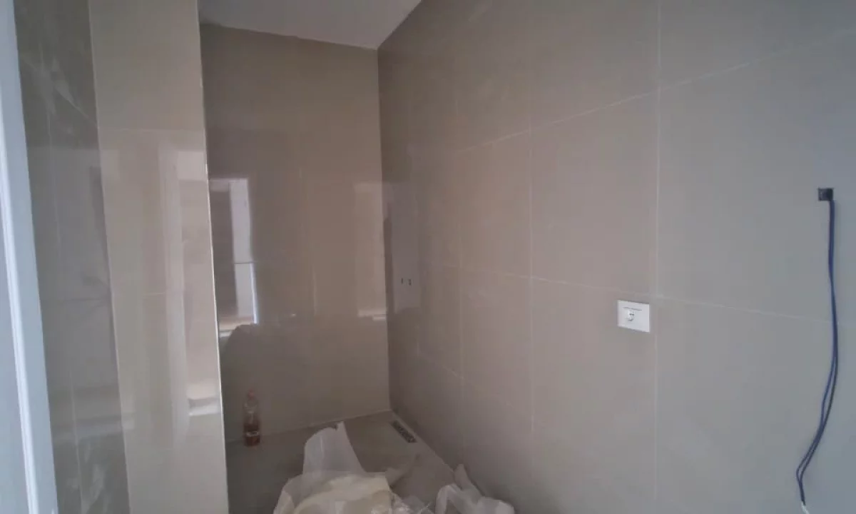 Shtepi ne shitje Apartament ne Tirane, 1+1, Mobilimi Bosh, pa mobiluar, Pagesa 151,200  Euro.