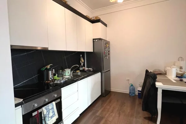 Shtepi ne shitje Apartament ne Tirane, 2+1, Mobilimi E mobiluar, Pagesa 320,000  Euro.