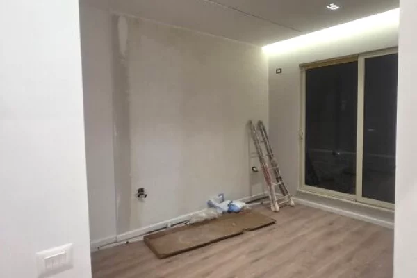 Shtepi ne shitje Apartament ne Tirane, 1+1, Mobilimi Bosh, pa mobiluar, Pagesa 125,000  Euro.