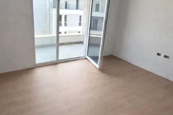 Shtepi ne shitje Apartament ne Tirane, 2+1, Mobilimi Pjeserisht e mobiluar, Pagesa 128,500  Euro.
