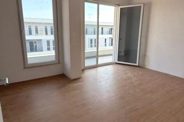 Shtepi ne shitje Apartament ne Tirane, 2+1, Mobilimi Pjeserisht e mobiluar, Pagesa 128,500  Euro.