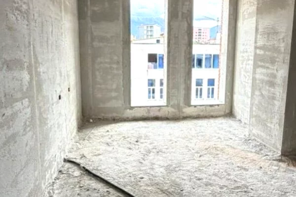 Shtepi ne shitje Apartament ne Tirane, 2+1, Mobilimi Pjeserisht e mobiluar, Pagesa 116,888  Euro.