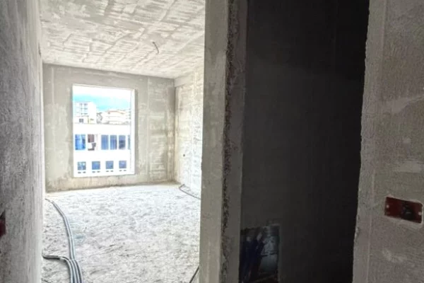 Shtepi ne shitje Apartament ne Tirane, 2+1, Mobilimi Pjeserisht e mobiluar, Pagesa 116,888  Euro.