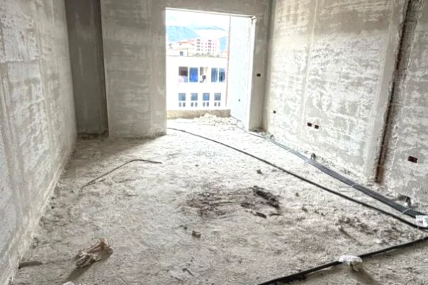 Shtepi ne shitje Apartament ne Tirane, 2+1, Mobilimi Pjeserisht e mobiluar, Pagesa 116,888  Euro.