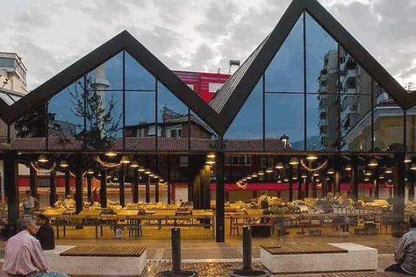 Ambient biznesi me qera 3+1 ne Tirane - 600 Euro