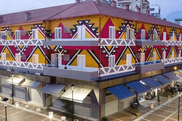 Jepet me qira zyre 1+1 tek Pazari i Ri.