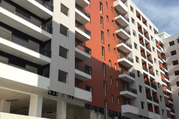 Shtepi ne shitje Apartament ne Tirane, Garsoniere, Mobilimi Bosh, pa mobiluar, Pagesa 82,000  Euro.
