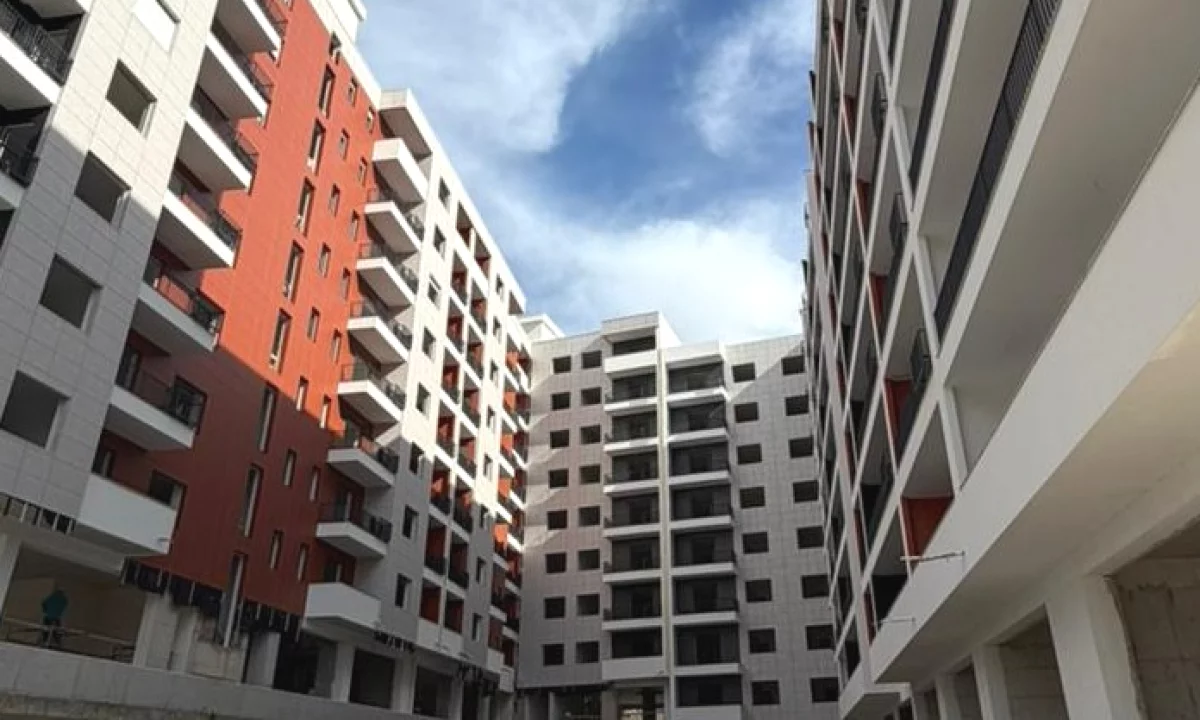 Shtepi ne shitje Apartament ne Tirane, Garsoniere, Mobilimi Bosh, pa mobiluar, Pagesa 82,000  Euro.