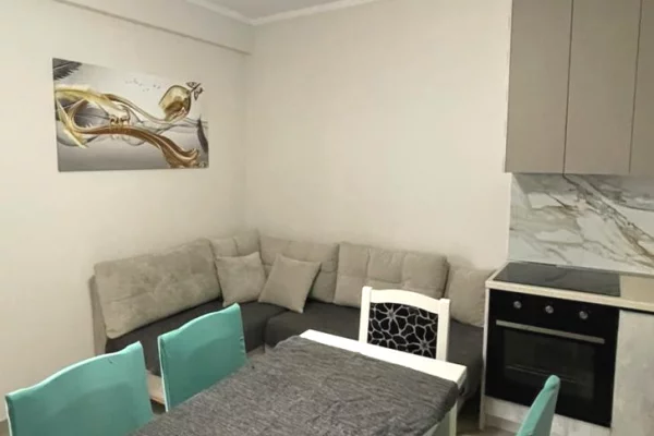 Shtepi me qera Apartament ne Tirane, 2+1, Mobilimi E mobiluar, Pagesa 50,000  Leke.