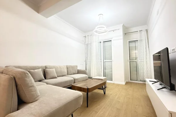 Shtepi me qera Apartament ne Tirane, 2+1, Mobilimi Pjeserisht e mobiluar, Pagesa 700  Euro.
