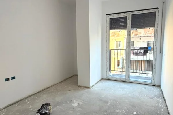 Shtepi ne shitje Apartament ne Tirane, 2+1, Mobilimi Pjeserisht e mobiluar, Pagesa 151,050  Euro.