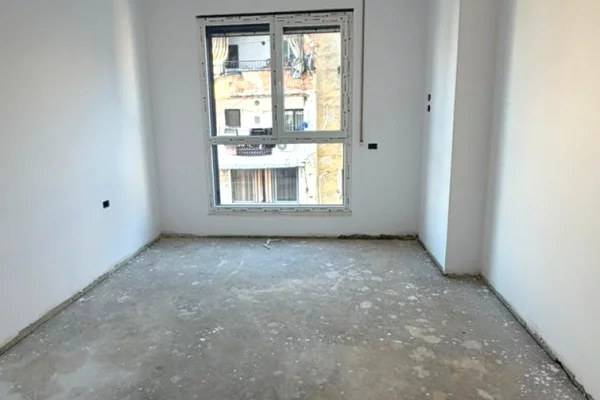 Shtepi ne shitje Apartament ne Tirane, 2+1, Mobilimi Pjeserisht e mobiluar, Pagesa 151,050  Euro.