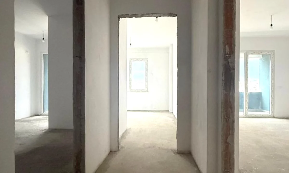 Shtepi ne shitje Apartament ne Tirane, 2+1, Mobilimi Bosh, pa mobiluar, Pagesa 215,000  Euro.