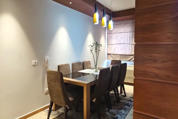 Shtepi ne shitje Apartament ne Tirane, 3+1, Mobilimi E mobiluar, Pagesa 470,000  Euro.