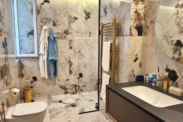 Shtepi ne shitje Apartament ne Tirane, 3+1, Mobilimi E mobiluar, Pagesa 470,000  Euro.