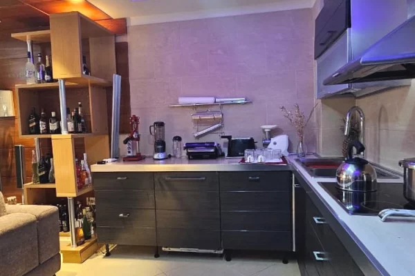Shtepi ne shitje Apartament ne Tirane, 3+1, Mobilimi E mobiluar, Pagesa 470,000  Euro.