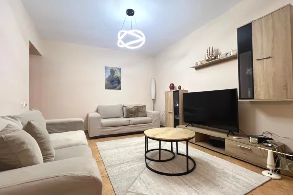 Shtepi me qera 2+1 ne Tirane - 65,000 Leke