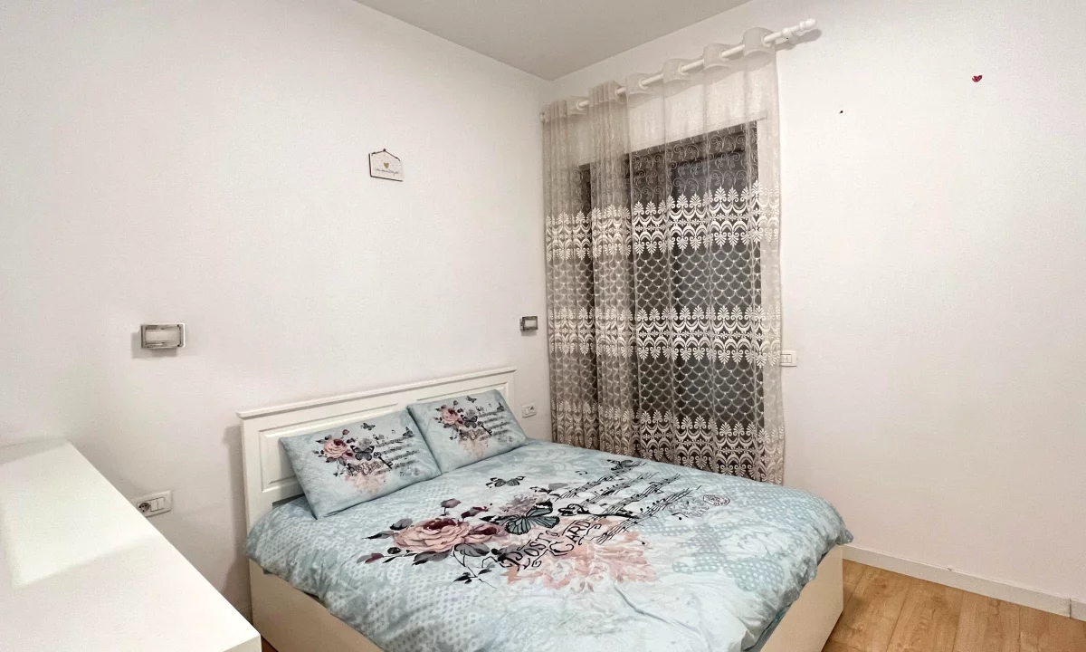 Shtepi me qera Apartament ne Tirane, 2+1, Mobilimi E mobiluar, Pagesa 120,000  Leke.