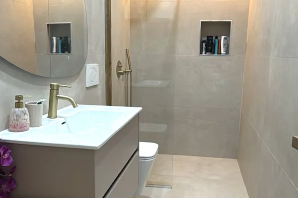 Shtepi me qera Apartament ne Tirane, 2+1, Mobilimi E mobiluar, Pagesa 1,100  Euro.