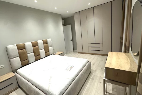 Shtepi me qera Apartament ne Tirane, 2+1, Mobilimi E mobiluar, Pagesa 70,000  Leke.