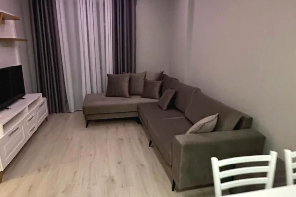 Shtepi me qera Apartament ne Tirane, 2+1, Mobilimi E mobiluar, Pagesa 70,000  Leke.