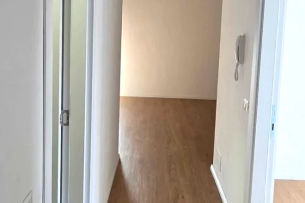 Ambient biznesi me qera 3+1 ne Tirane - 70,000 Leke