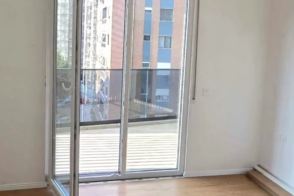 Ambient biznesi me qera 3+1 ne Tirane - 70,000 Leke