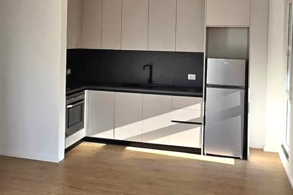 Ambient biznesi me qera 3+1 ne Tirane - 70,000 Leke