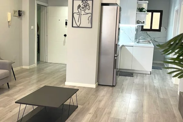  Shitet Apartament 2+1 – 21 Dhjetori, pranë Hotel Mondial