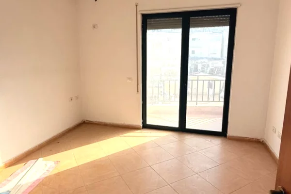 Apartament 2+1 per shitje tek mbikalimi kristalit 
