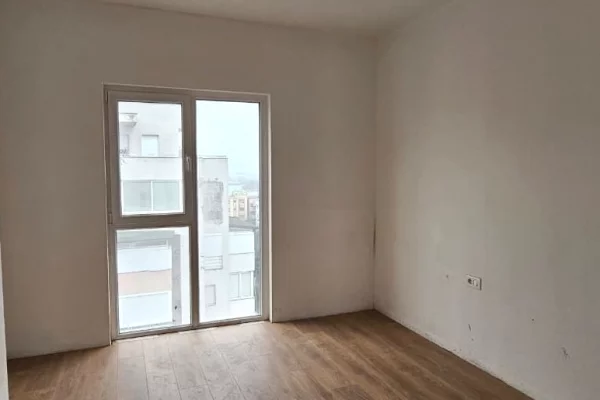 Shitet apartament 2+1+2 – Kompleksi Tirana Entry 2