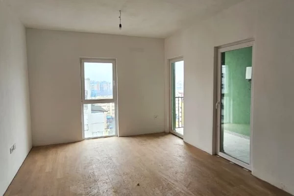 Shtepi ne shitje Apartament ne Tirane, 2+1, Mobilimi Bosh, pa mobiluar, Pagesa 125,000  Euro.