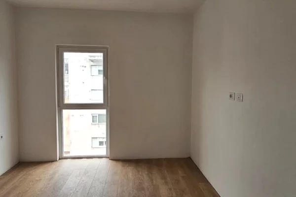 Shtepi ne shitje Apartament ne Tirane, 2+1, Mobilimi Bosh, pa mobiluar, Pagesa 125,000  Euro.