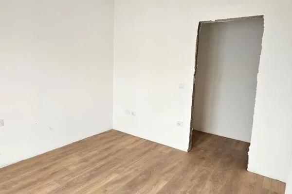 Shtepi ne shitje Apartament ne Tirane, 2+1, Mobilimi Bosh, pa mobiluar, Pagesa 125,000  Euro.